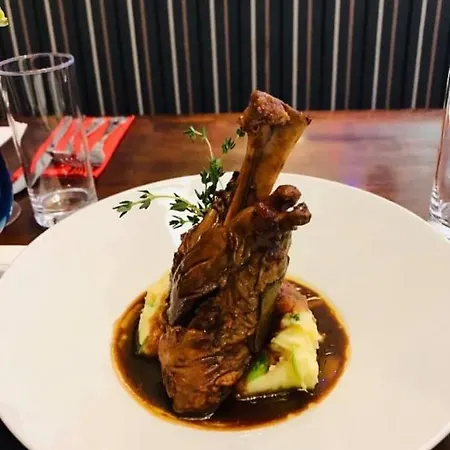 Court 3* Ashbourne